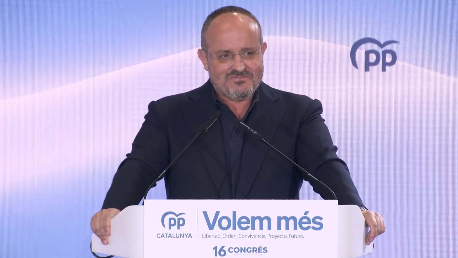 Alejandro Fernández apela a la unidad y a combatir el nacionalismo en su reelección como líder del PP catalán