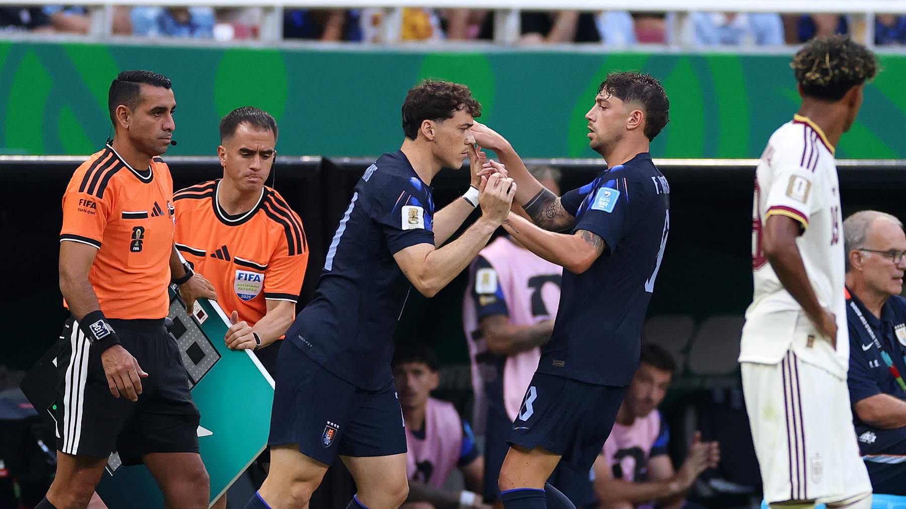 Bielsa se carga a Valverde: le cambia en el 56’ con Uruguay obligado a remontar para clasificarse