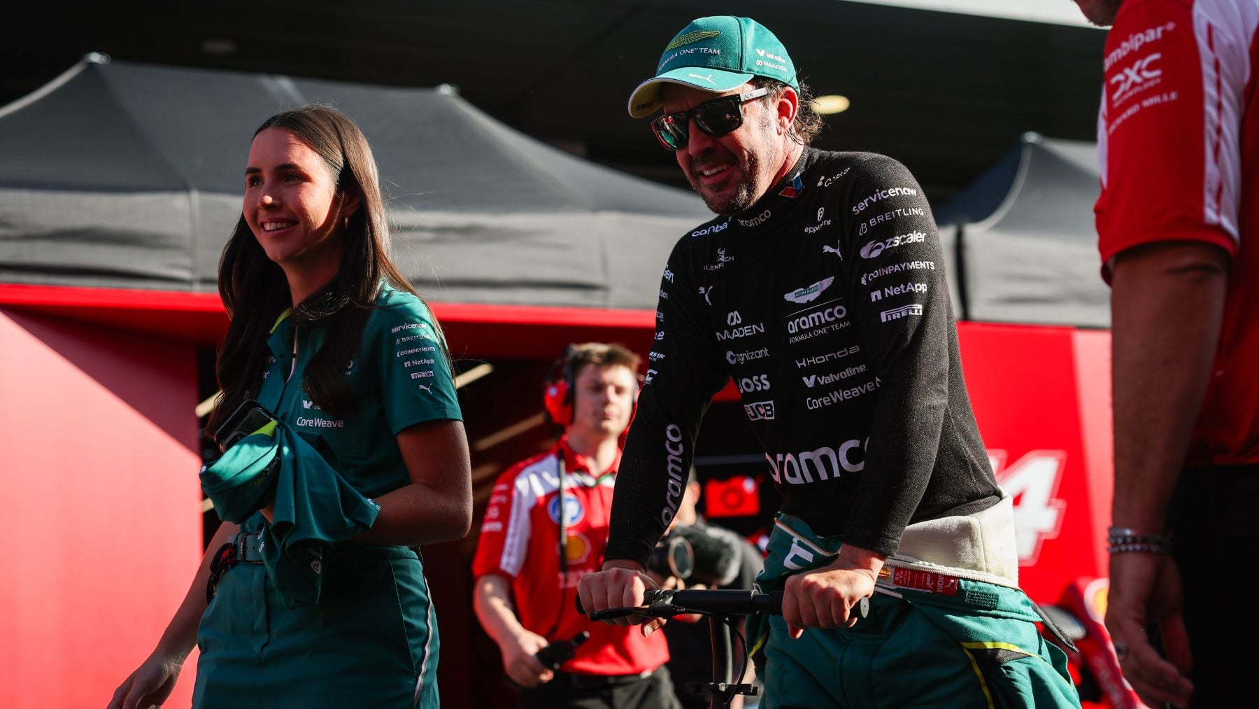 Fernando Alonso, muy optimista con Aston Martin: Todos trabajan como si luchasemos por el podio