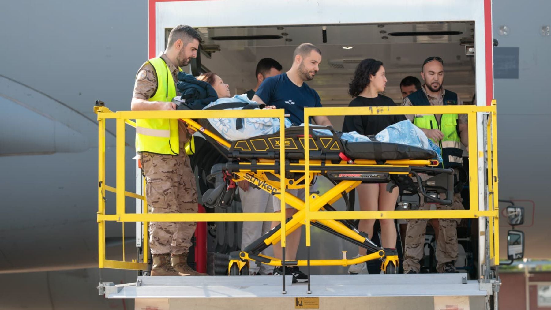Llegan a Torrejón de Ardoz los 76 españoles repatriados desde Venezuela tras los terremotos