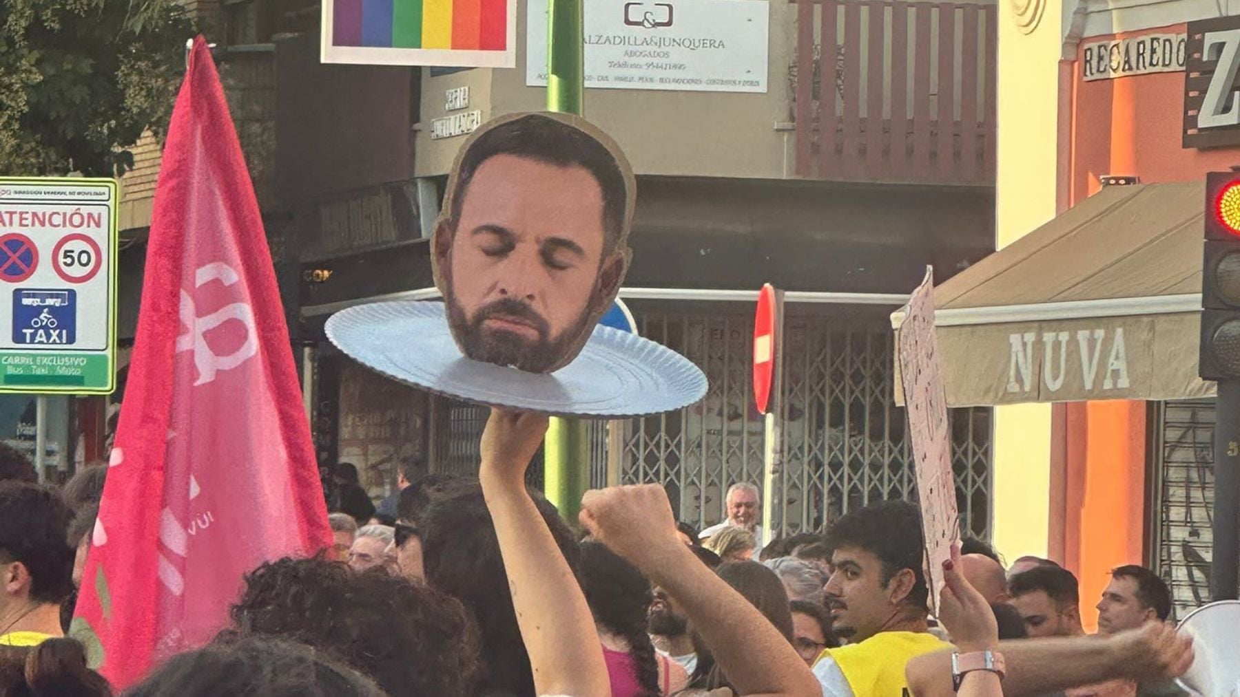 Pasean una cabeza de Abascal