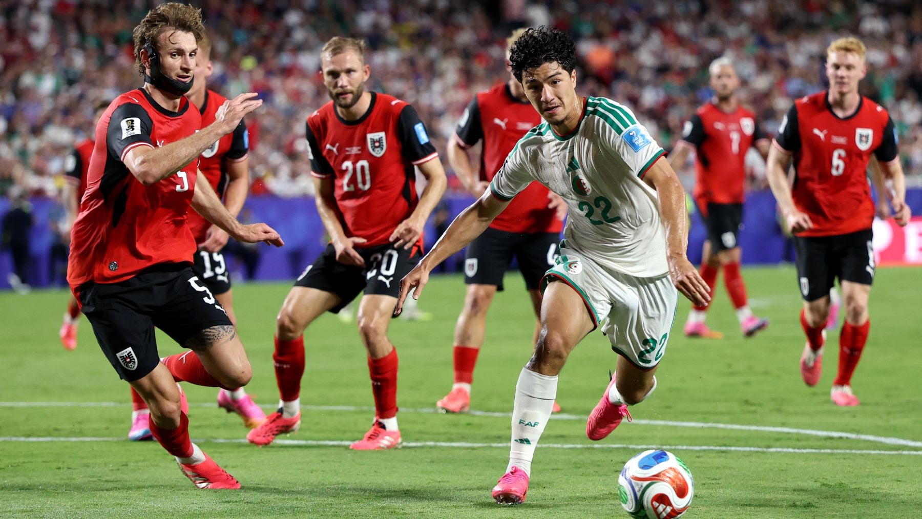 Austria y Argelia se clasifican en una locura Mundial