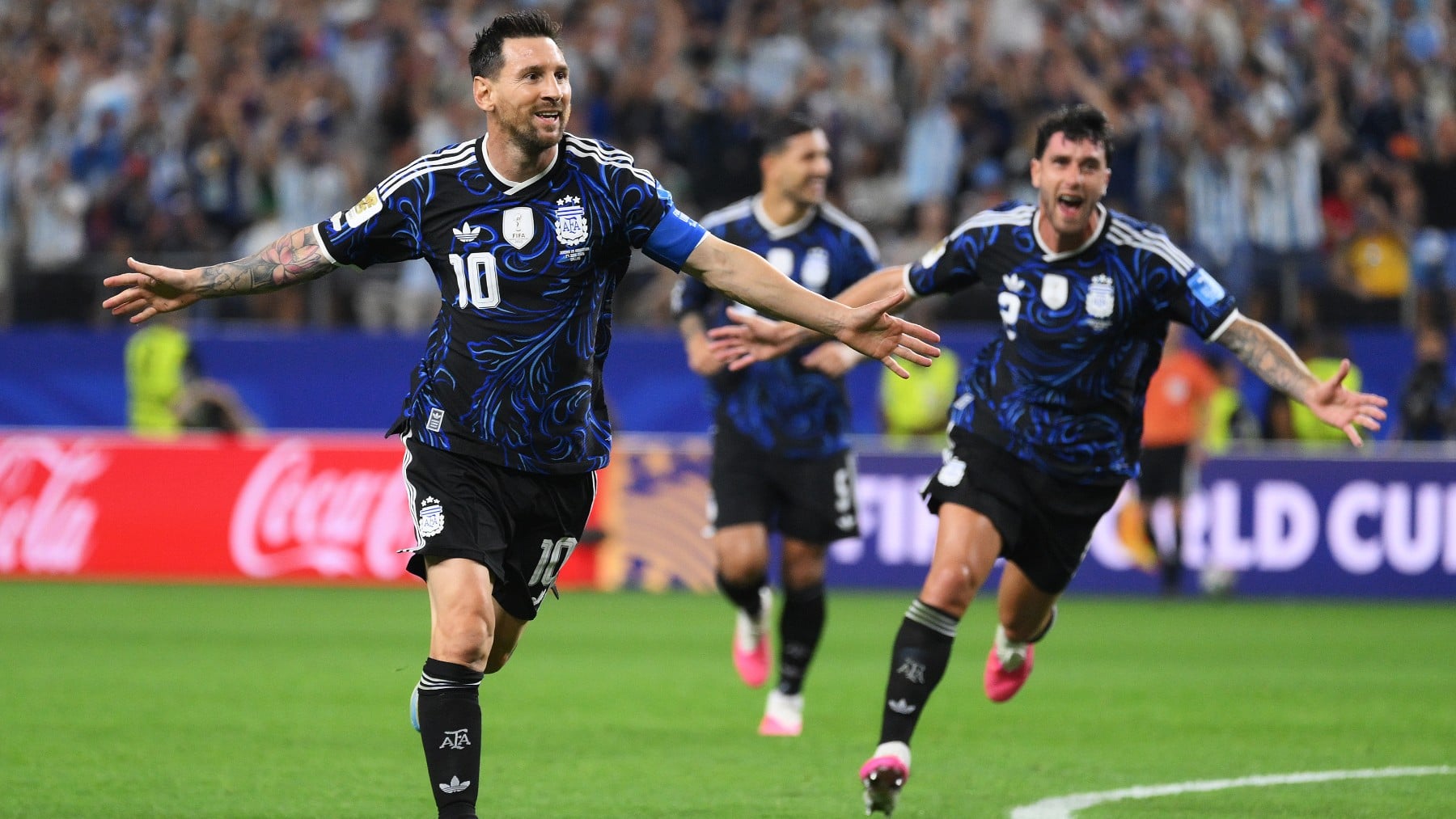 Otra genialidad de Messi: golazo de falta y ya van ¡seis! en este Mundial