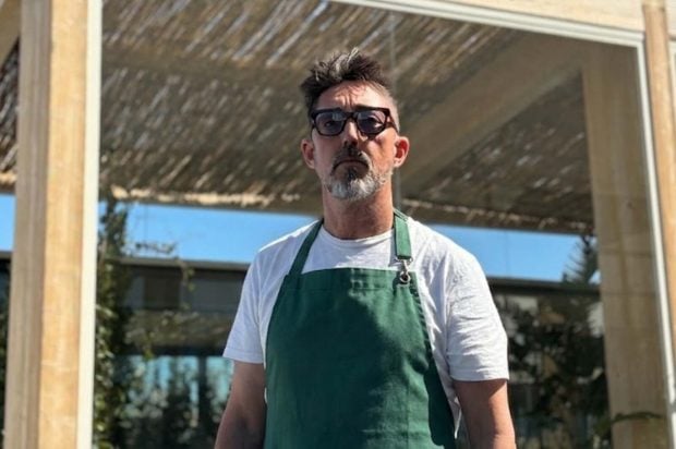 El chef Edu Torres posando