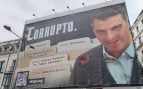 La Justicia archiva el caso de la lona de HazteOir: llamar «corrupto» a Sánchez es «crítica política»