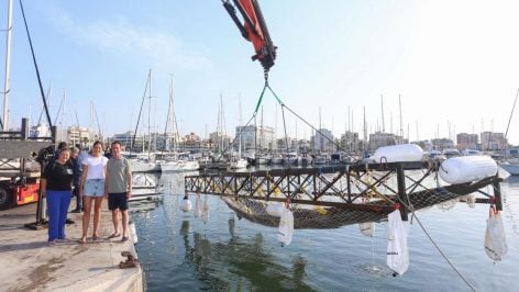 Llorenç Galmés y Antònia Roca, durante la extracción del pecio de Ses Fontanelles.