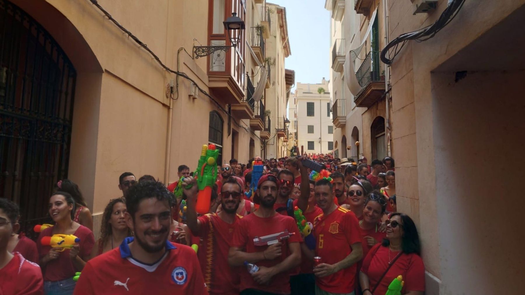 Imagen de participantes en la fiesta de Canamunt en Palma.