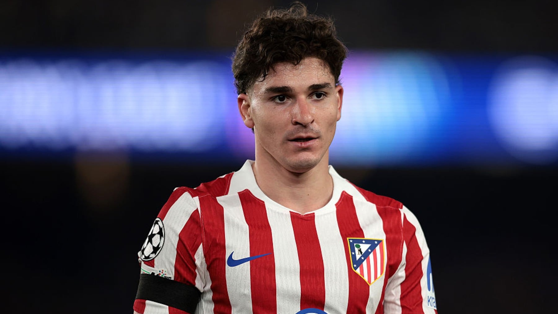 El Atlético borra a Julián Álvarez de la nueva camiseta