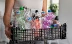 Reciclar botellas plásticas. Foto: Freepik