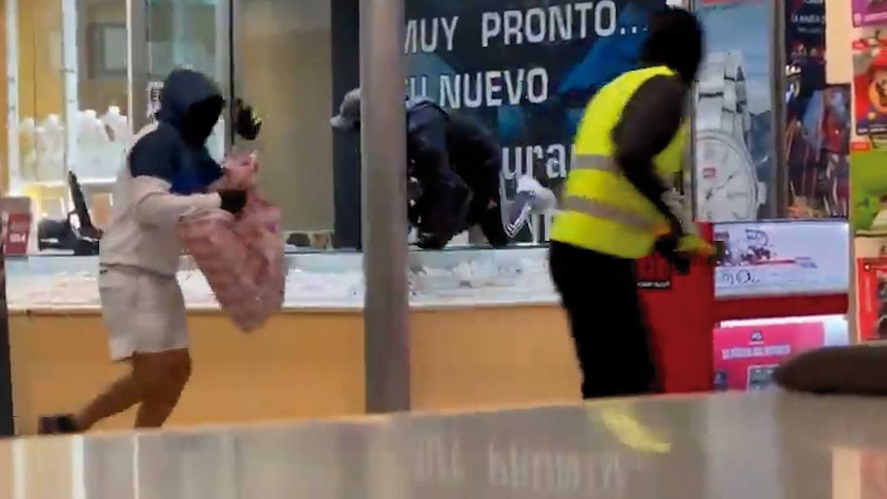 Graban un nuevo atraco a tiros en otra joyería de un centro comercial de Madrid (Pinto) en pleno horario comercial