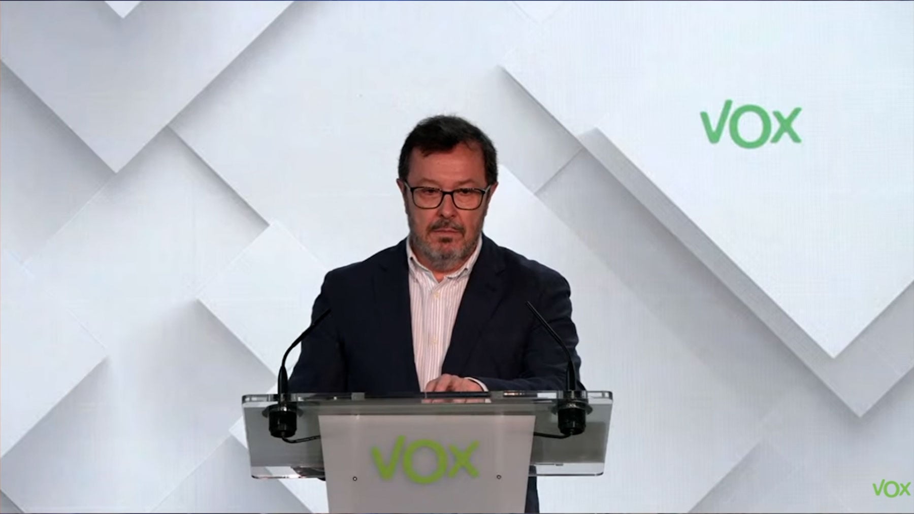 Vox aprieta a Moreno: votará en contra de su investidura este martes y no descarta hacerlo también el jueves