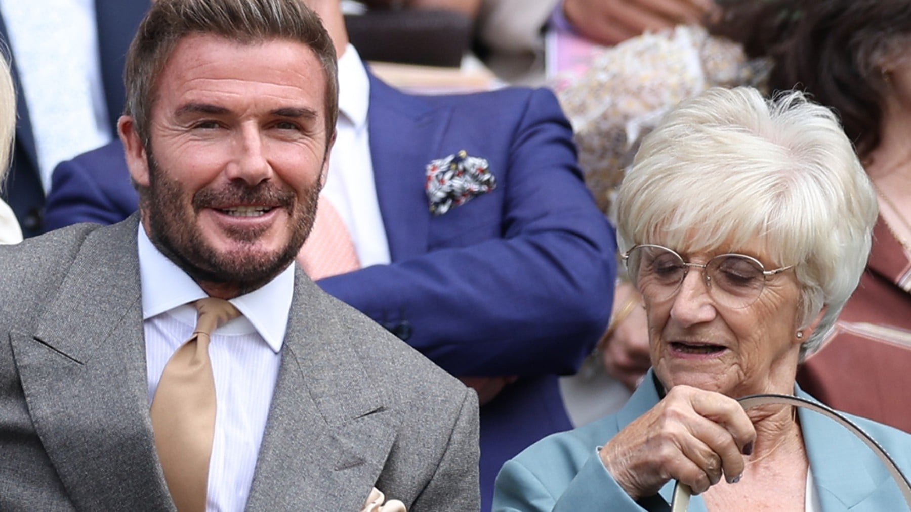 David Beckham y su madre en Wimbledon 2026. (Foto: EFE)