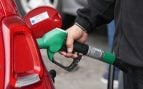 Persona en una gasolinera