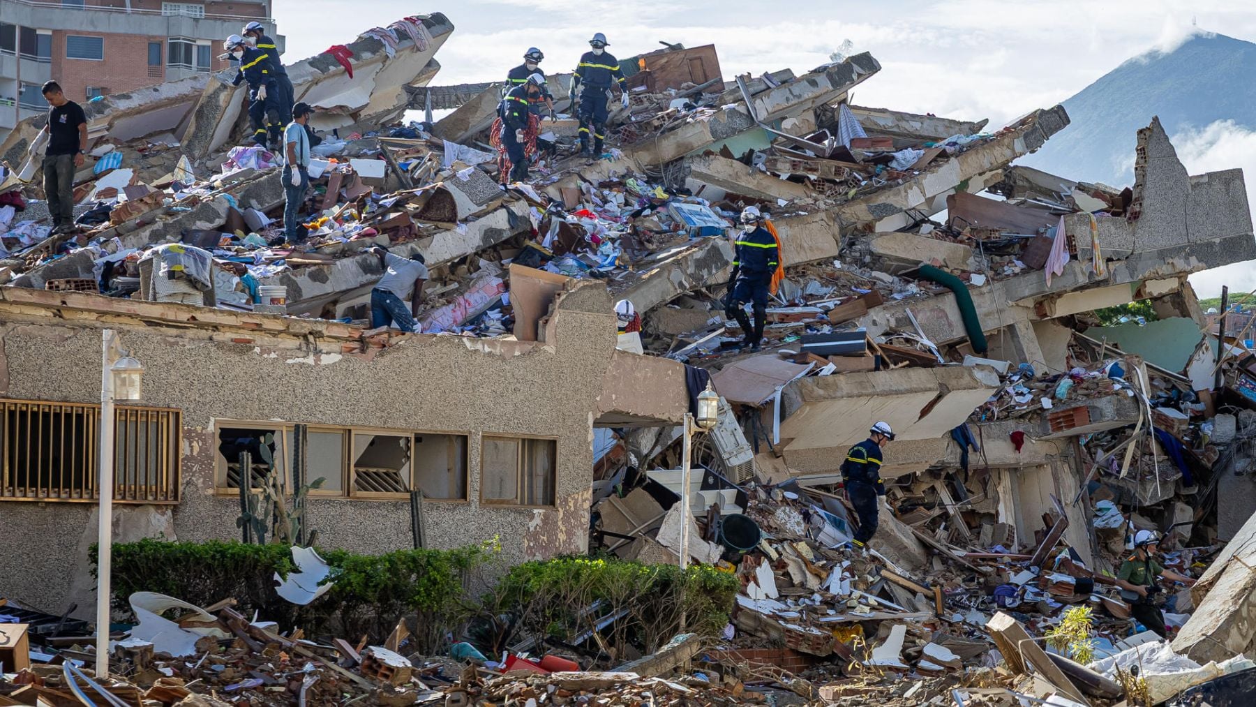 Venezuela eleva a 1.943 los muertos por el terremoto y a 10.571 los heridos