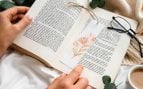 Libro y marcador. Foto: Freepik
