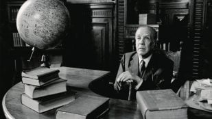 Jorge Luis Borges. Foto: Eduardo Comesaña, dominio público, vía Wikimedia Commons