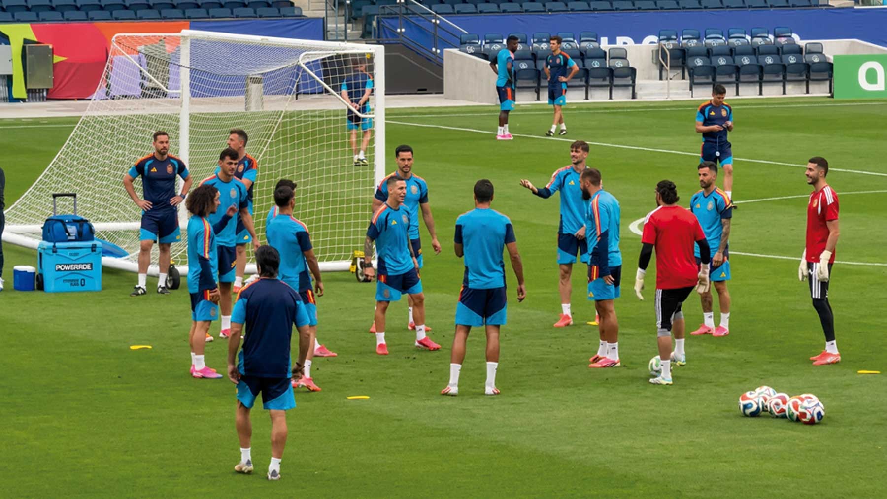Buenas noticias: Víctor Muñoz y Yeremy Pino ya están listos; Nico Williams esprinta sobre el césped