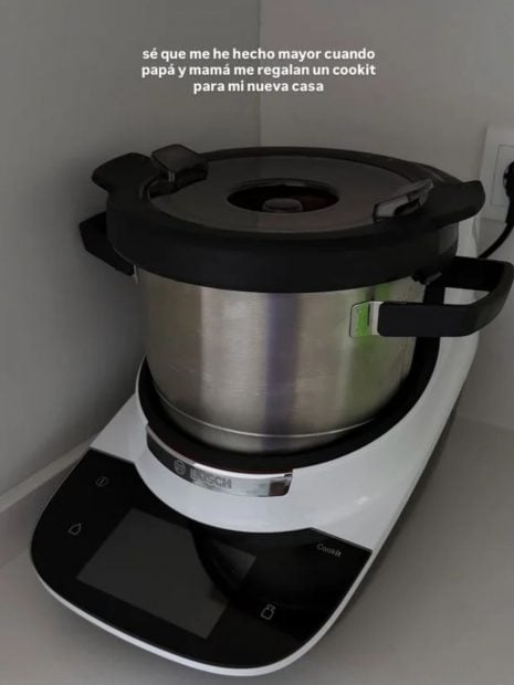 La Thermomix que le han regalado Jesulín y María José a Juls. (Foto: Redes Sociales)