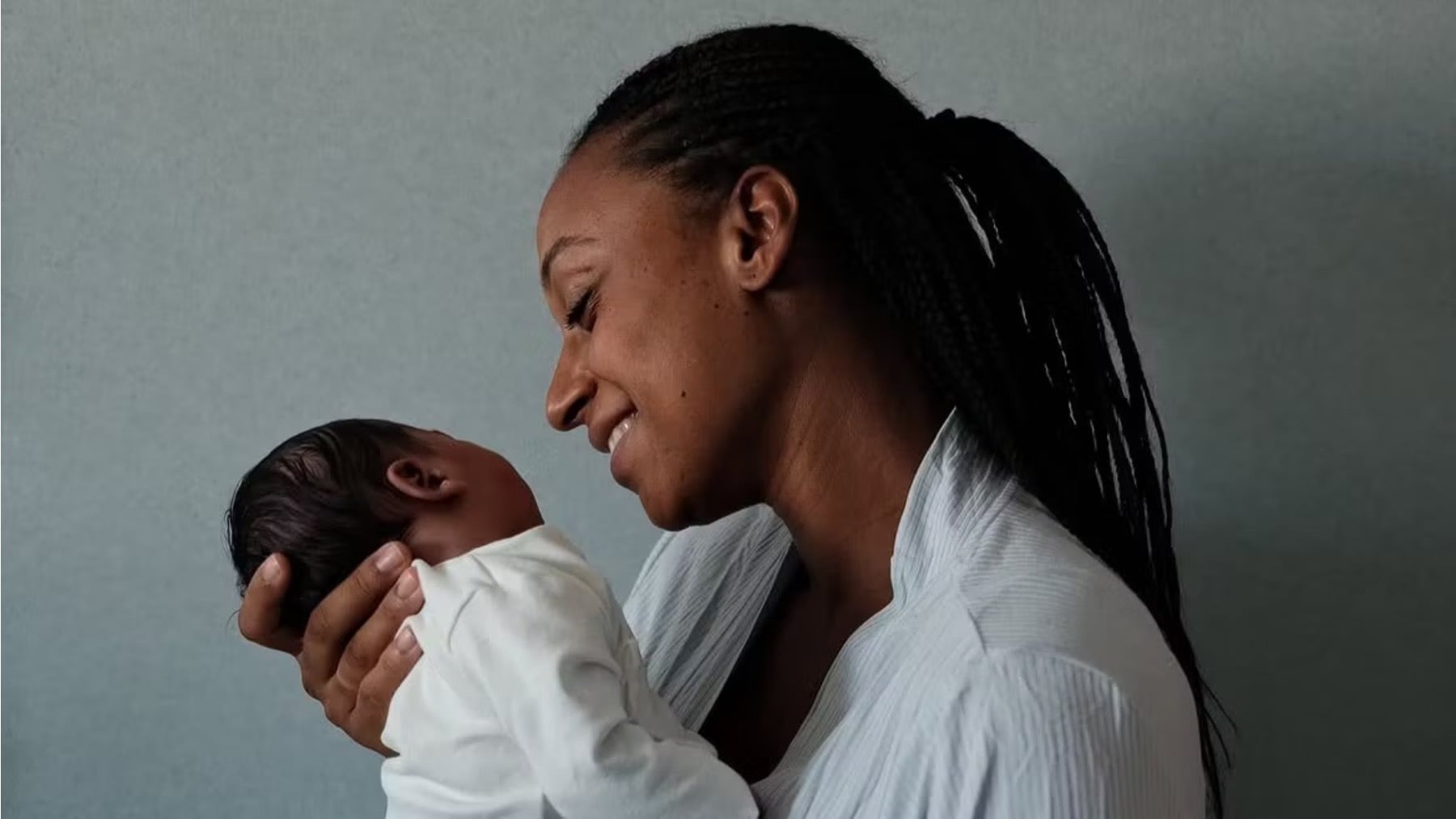 Ana Peleteiro junto a su bebé. (Foto: RRSS)