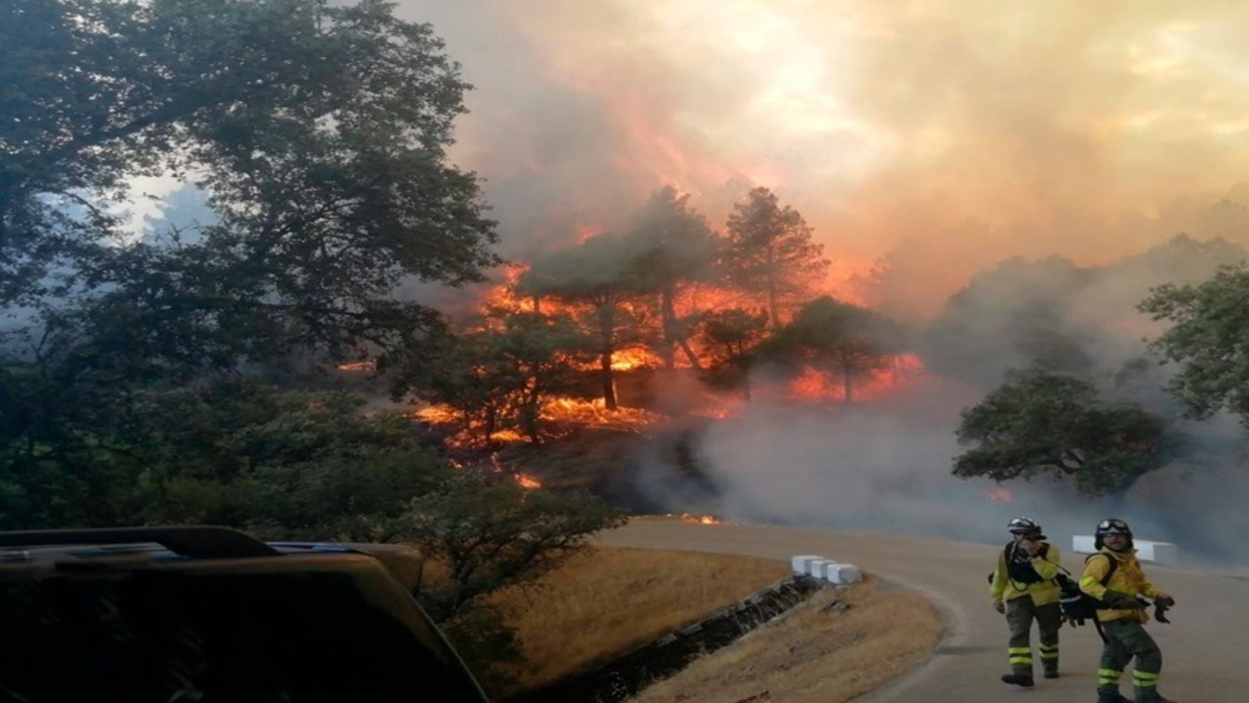 Unas 200 personas evacuadas en Jaén por un incendio forestal en el Parque Natural de Despeñaperros