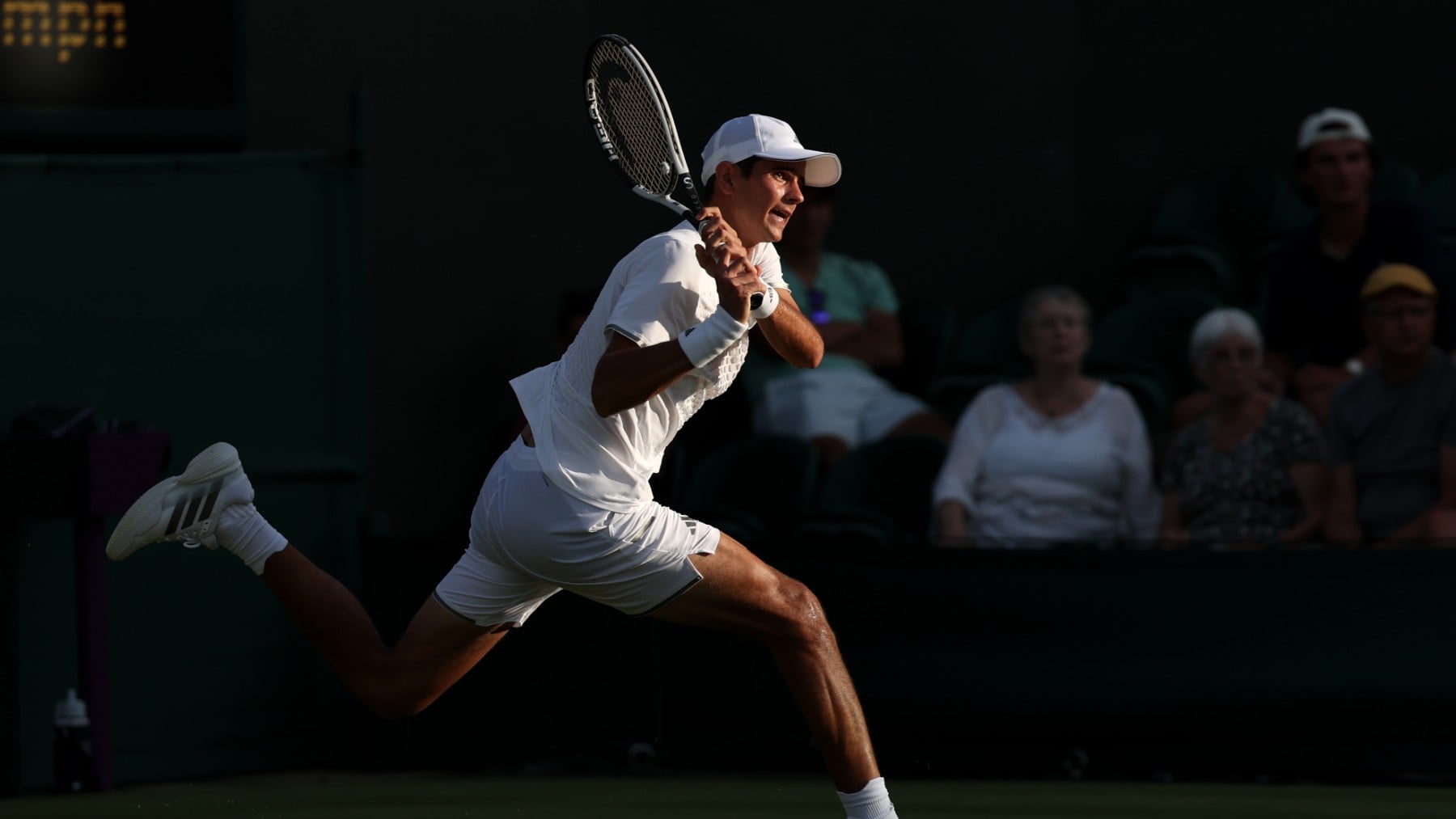 Sin sol no hay Wimbledon: el partido entre Jódar y Carreño se suspende por falta de luz