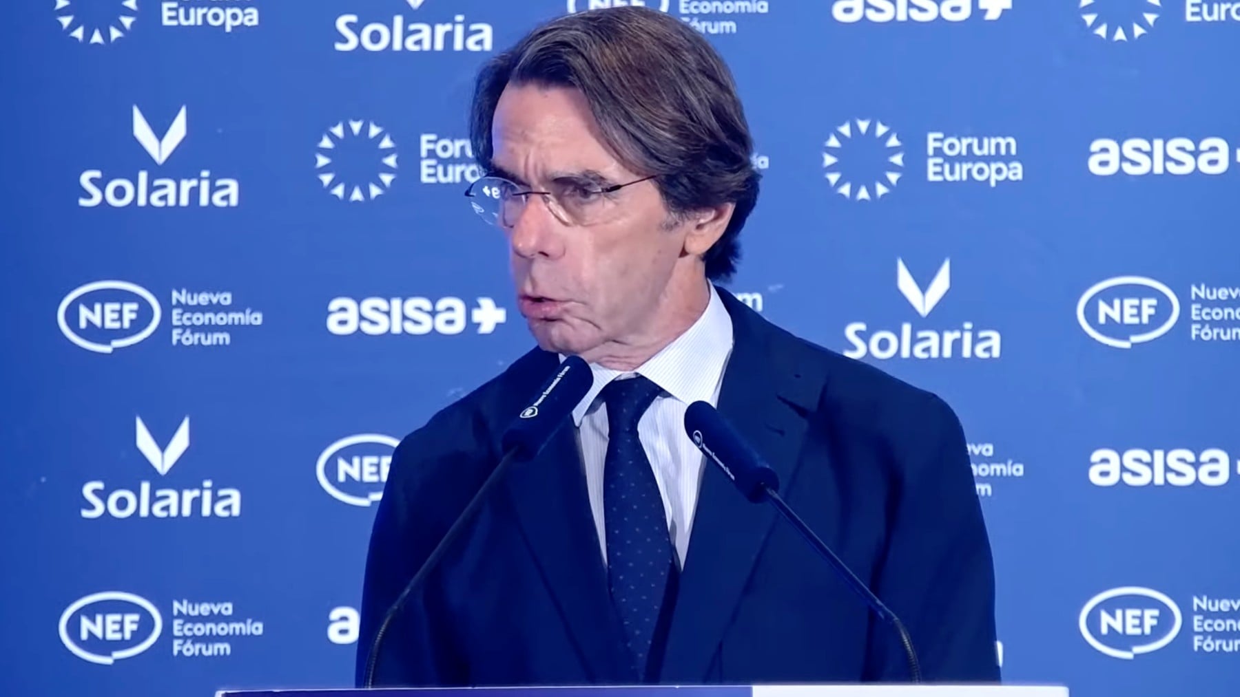 Aznar llama a construir una mayoría nacional y centrada para derribar el muro de Sánchez