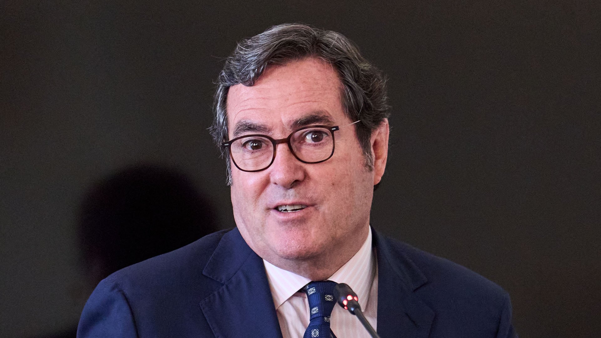 La CEOE cierra filas con Garamendi y acusa a José Manuel de Riva de tratar de desestabilizar el proceso electoral