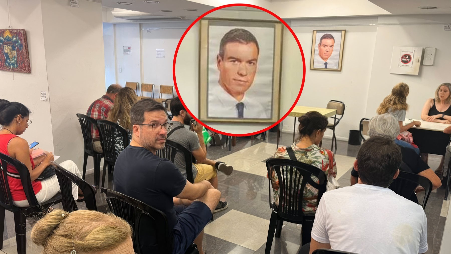 Una gran foto de Sánchez preside las asesorías del PSOE para instruir sobre la nacionalidad