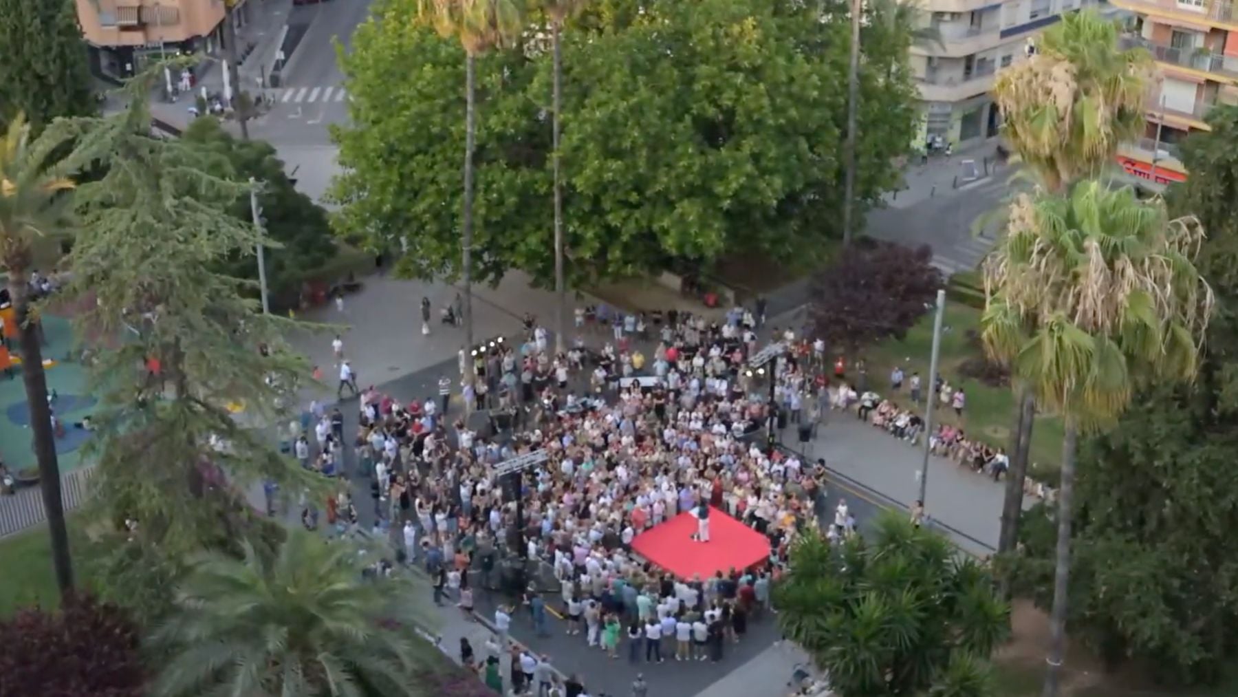 Pinchazo de Diana Morant en el acto de arranque de su precampaña a la Generalitat en Gandía (Valencia)
