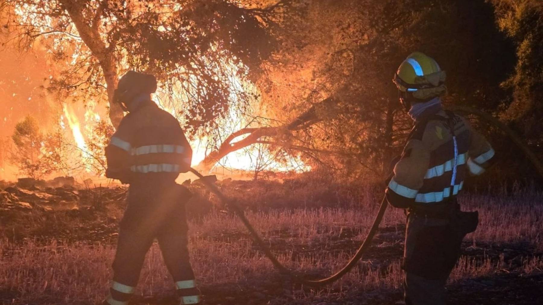 Un incendio declarado en Leciñena (Zaragoza) arrasa 2.200 hectáreas y obliga a intervenir a la UME