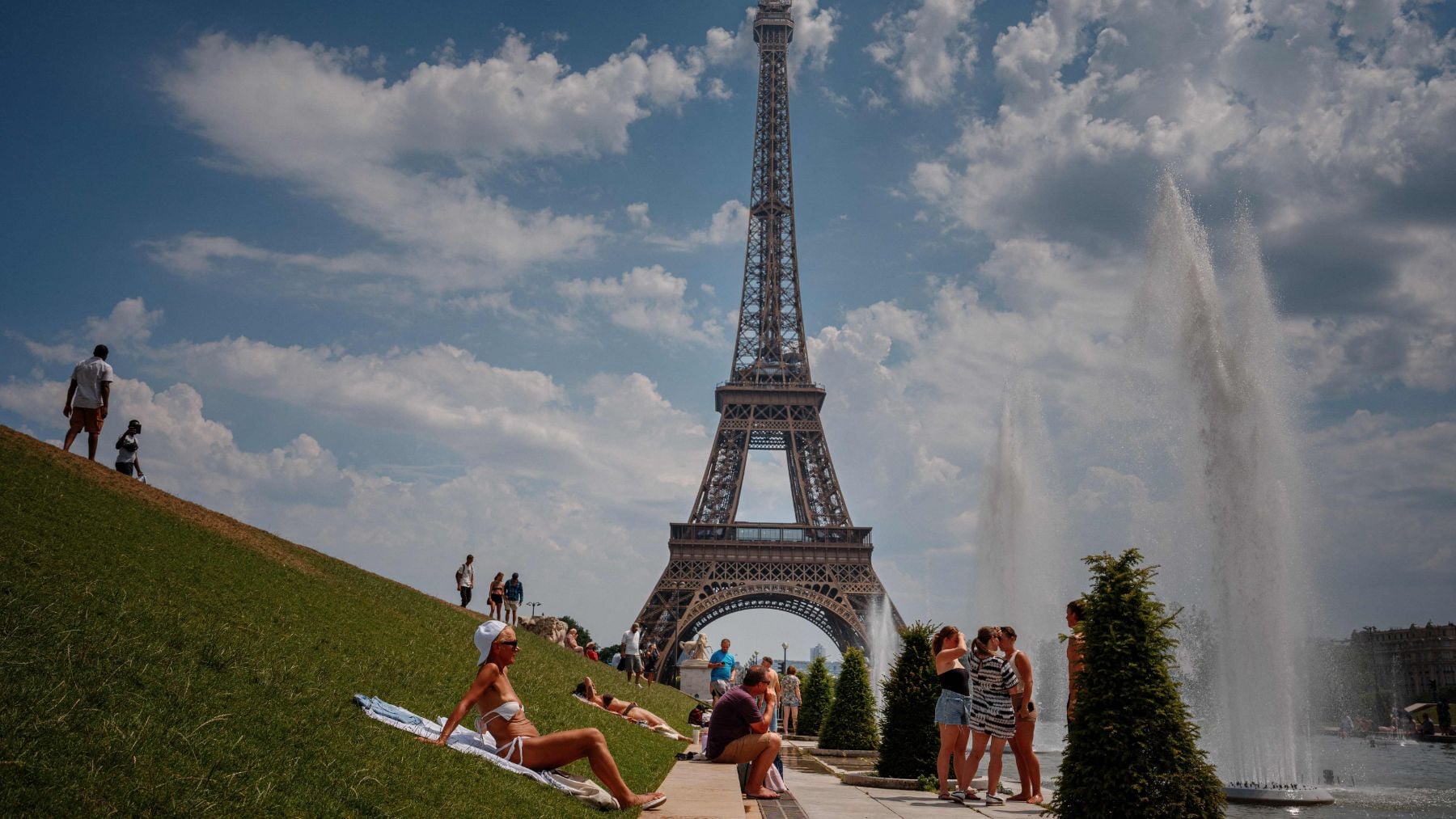 Francia colapsa por el calor: las morgues están saturadas y el Gobierno viajará a España para copiar medidas