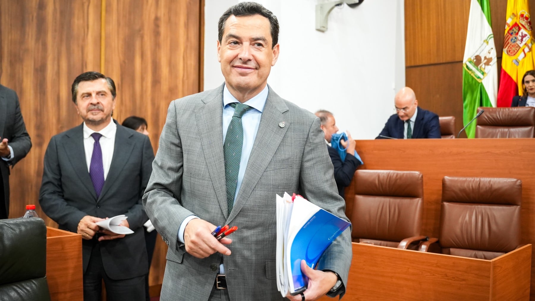 Vota en nuestra encuesta: ¿Conseguirá Juanma Moreno ser investido hoy presidente de Andalucía?