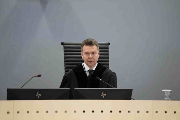 El presidente del tribunal de Oslo que juzga desde hoy a Marius Borg Hoiby, hijo de la princesa Mette-Marit de Noruega. (Foto: EFE)