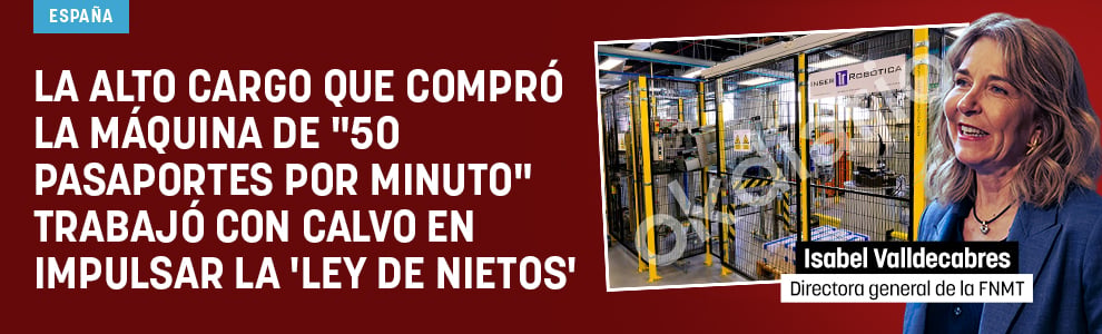 La alto cargo que compró la máquina de 50 pasaportes por minuto trabajó con Calvo en impulsar la