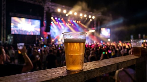 vaso cerveza concierto