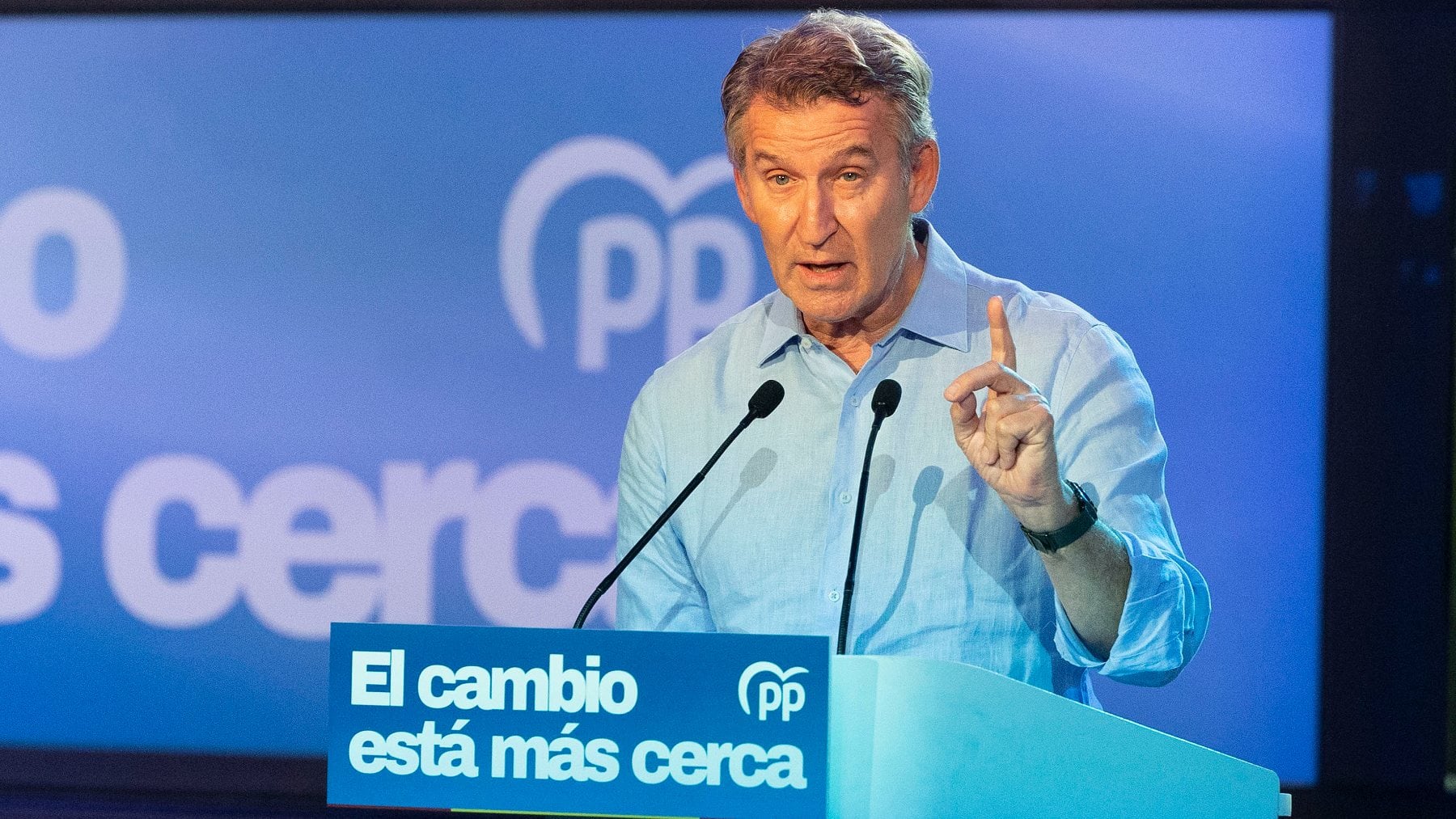Feijóo dice que Sánchez no tiene objetivos inocentes con la regularización masiva y la Ley de Nietos