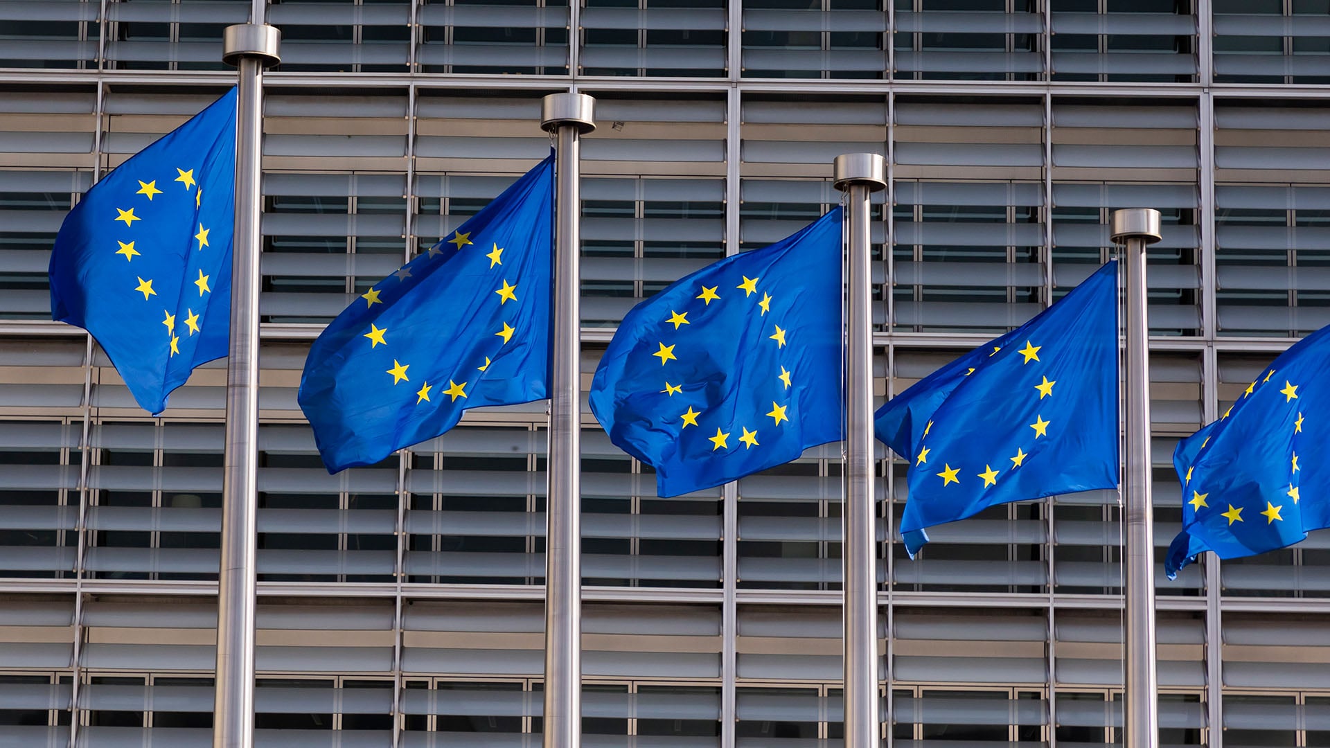 Bruselas aprueba una norma antiblanqueo que las empresas financieras consideran imposible de cumplir