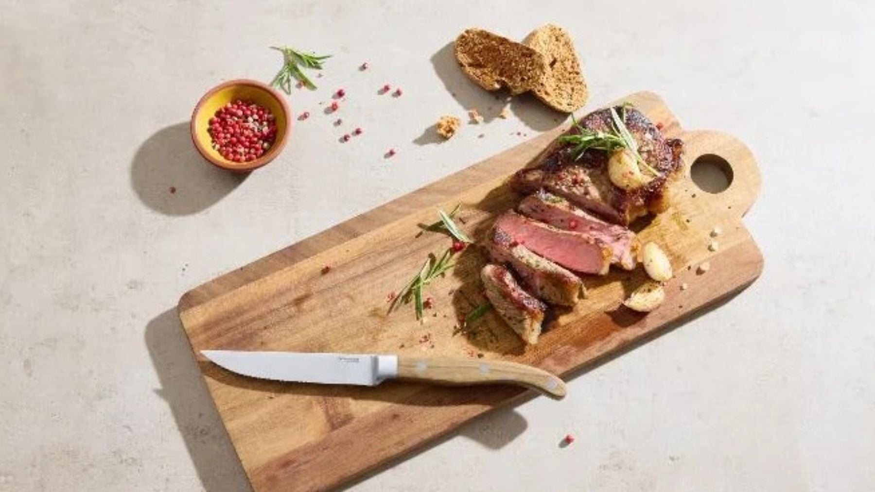 Colas kilométricas en Lidl por el pack de cuchillos que usan los chefs profesionales y te harán triunfar en las barbacoas este verano