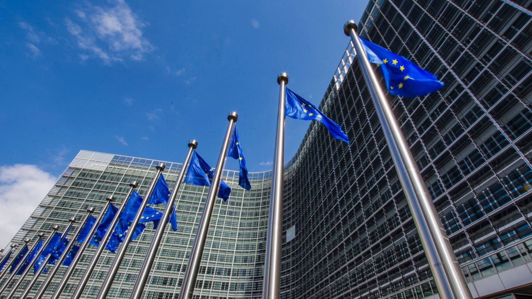 Bruselas pide reducir el consumo de gas y electricidad para garantizar el suministro por el bajo nivel de reservas