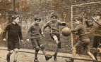 Niños jugando en la posguerra española