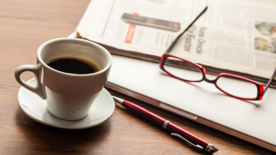 Café y periódico