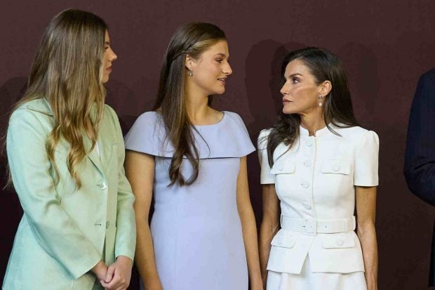 La infanta Sofía, la princesa Leonor y la Reina Letizia en un acto oficial. (Foto: Europa Press)