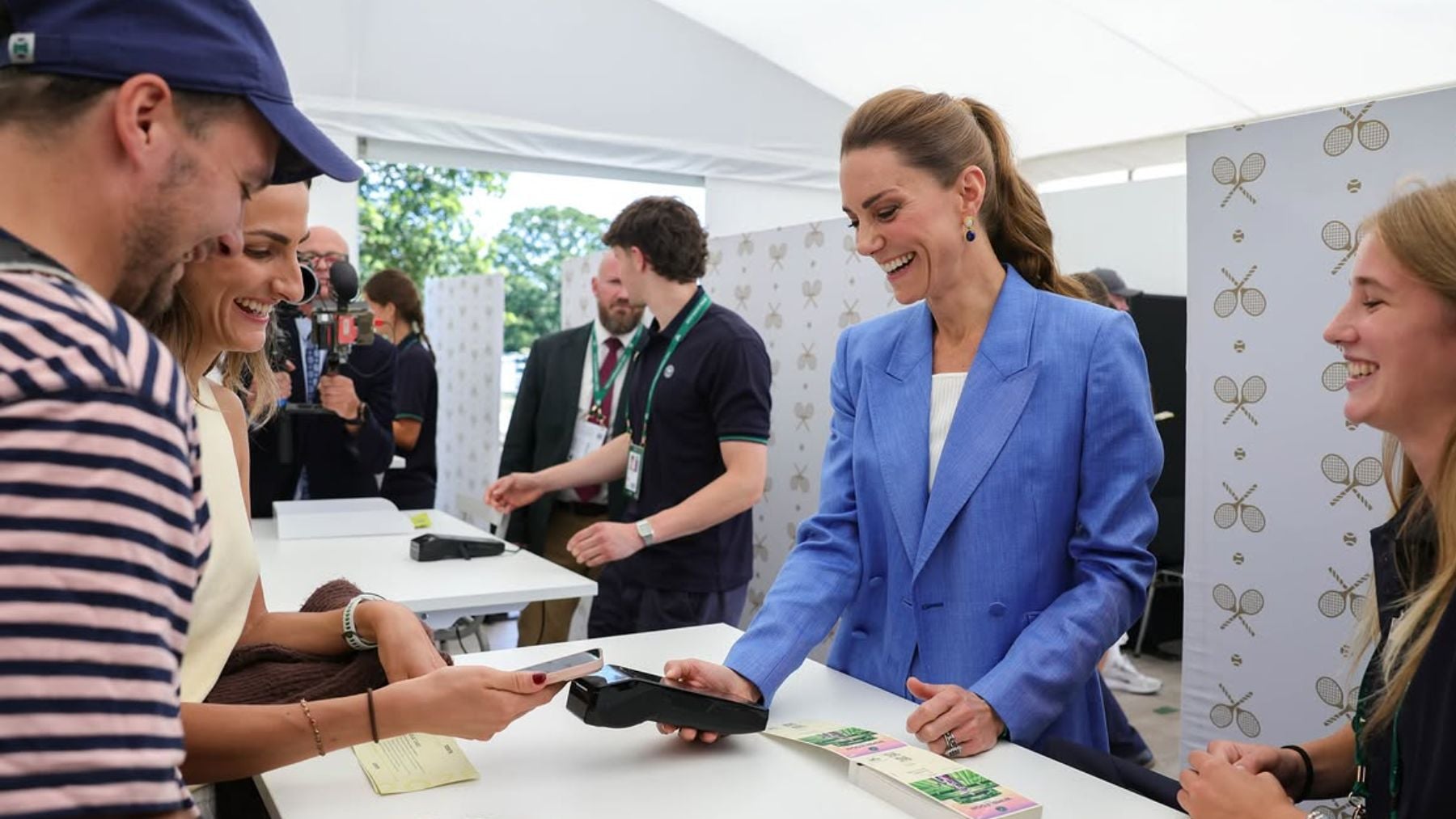 Kate Middleton cobrando tickets en Wimbledon. (Foto: Redes Sociales)