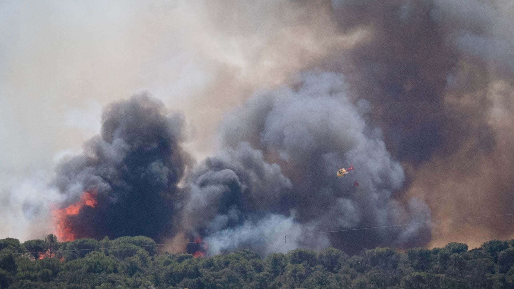 Confinan a 150 niños en un campamento por un incendio en la Bisbal del Ampurdán (Gerona)