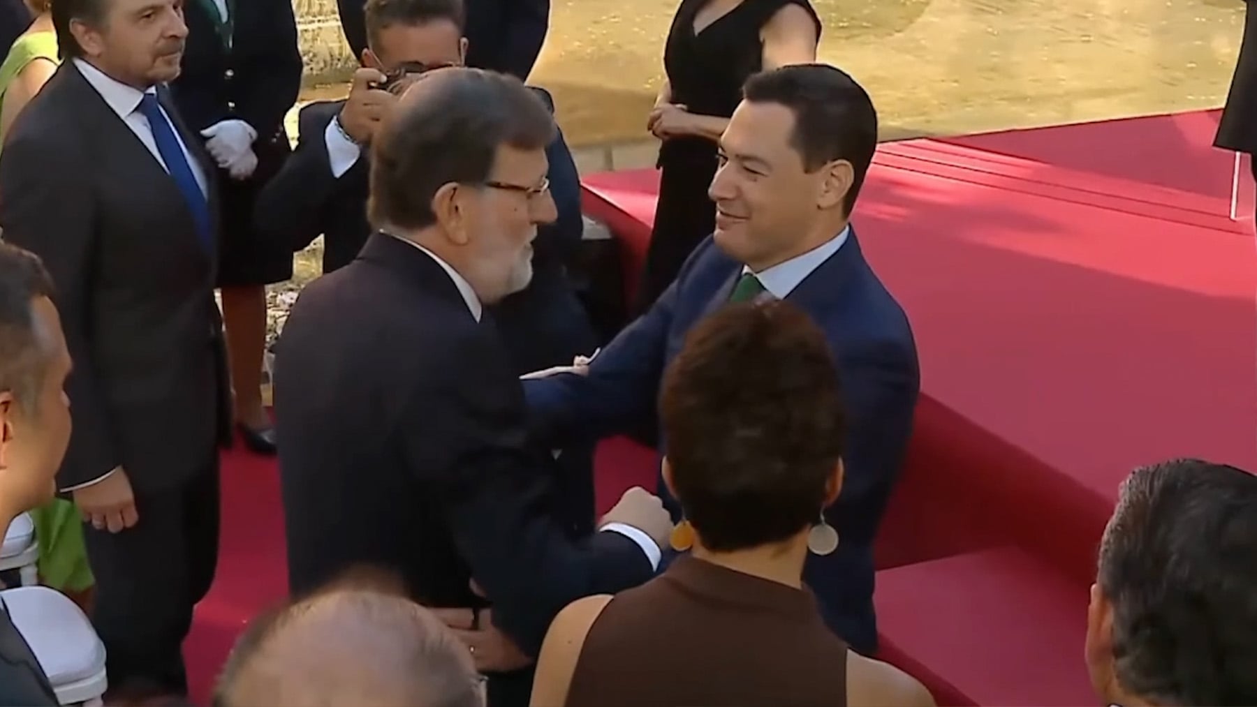 Rajoy y Soraya Sáenz de Santamaría arropan a Moreno en su toma de posesión: Es un referente de sensatez