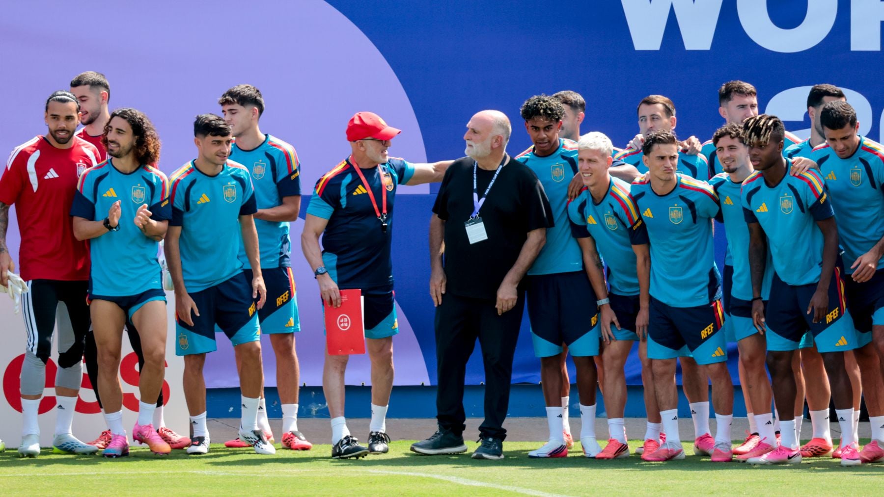 Nico Williams es uno más en el último entrenamiento de España antes de Portugal