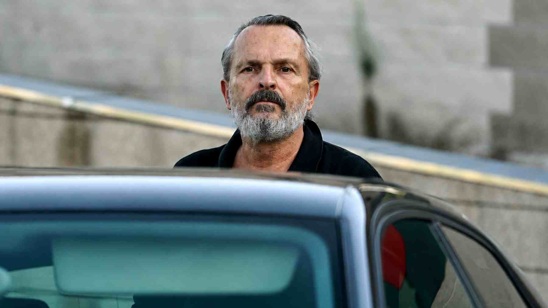 Miguel Bosé por las calles de Madrid. (Foto: Europa Press)