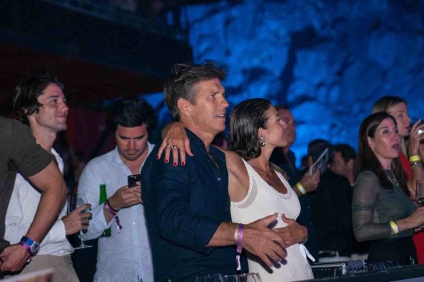 Manuel Díaz 'El Cordobés' y Virginia Troconis en Marbella. (Foto: Europa Press)