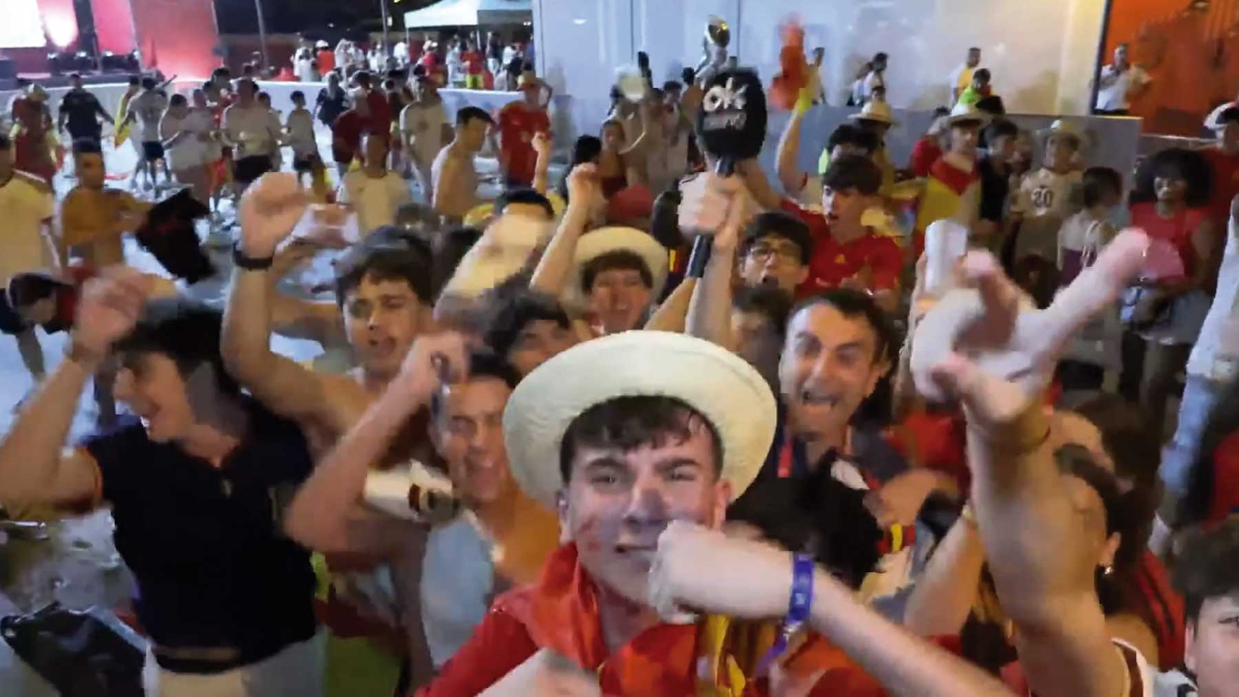 OKDIARIO vive el éxtasis en Colón con la celebración de España: ¡saltos, gritos y un final inesperado!