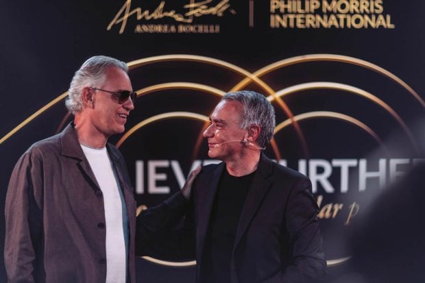Andrea Boccelli en la presentación de Philip Morris International